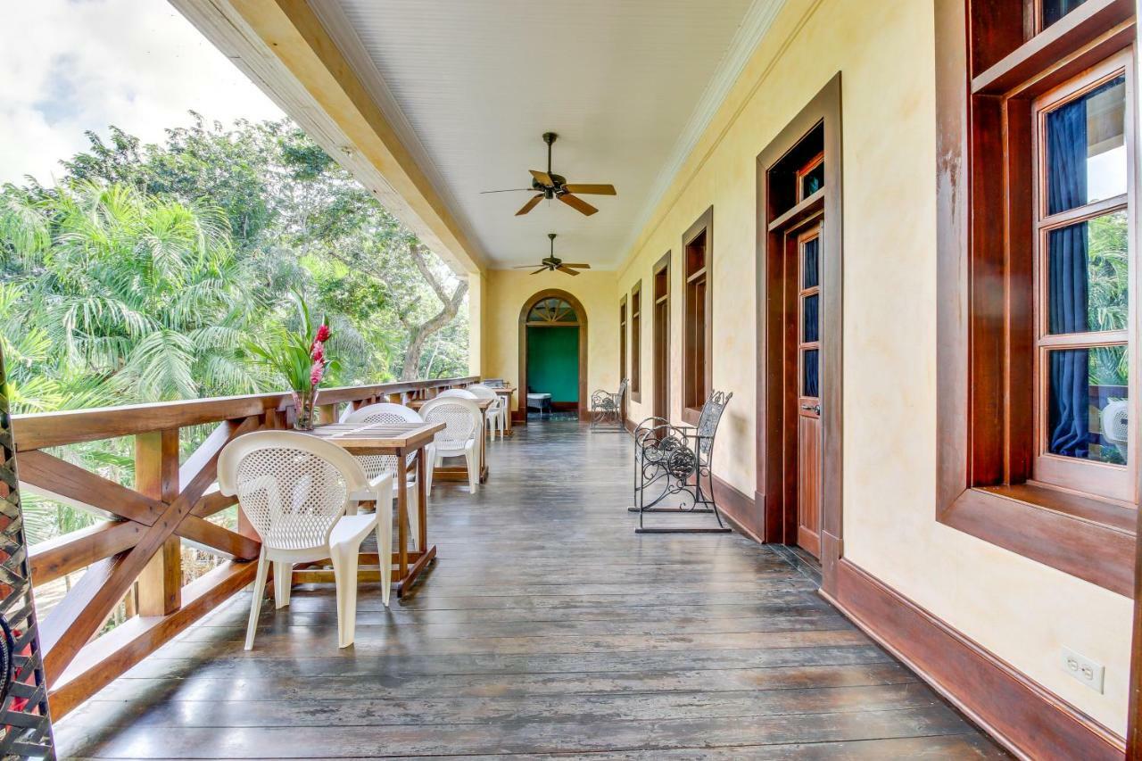 Mahogany Hall San Ignacio Habitación foto